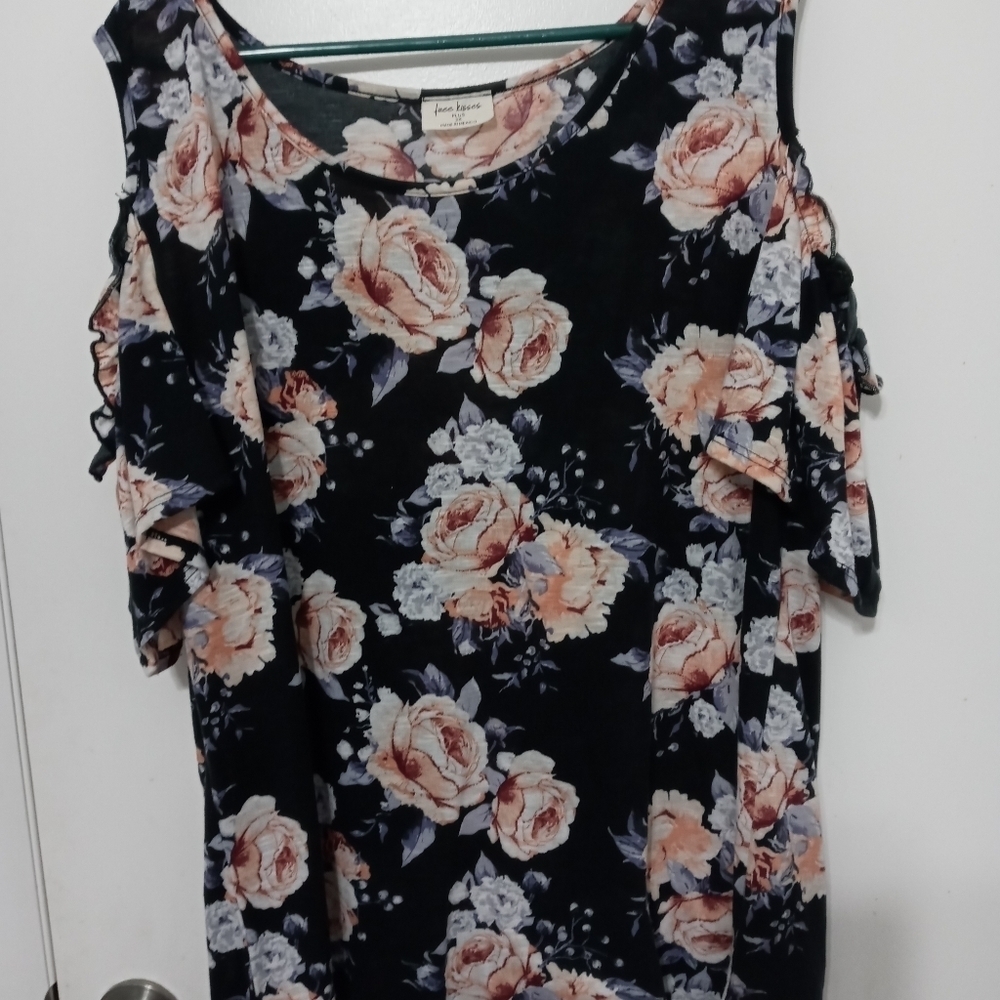 Free Kisses Cold shoulder floral Pullover Blouse